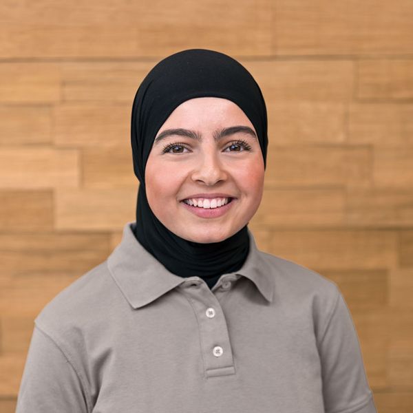  Auf diesem Bild sehen Sie unsere Frau Dilay Takimoglu.