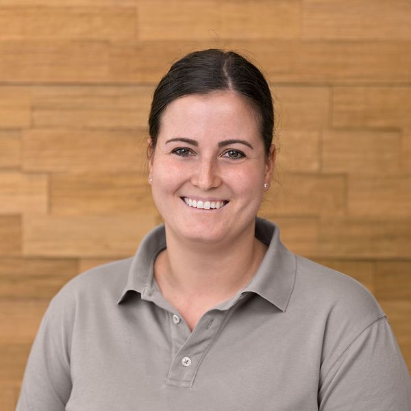 Auf diesem Bild sehen Sie unsere Frau Jessica Oswald.